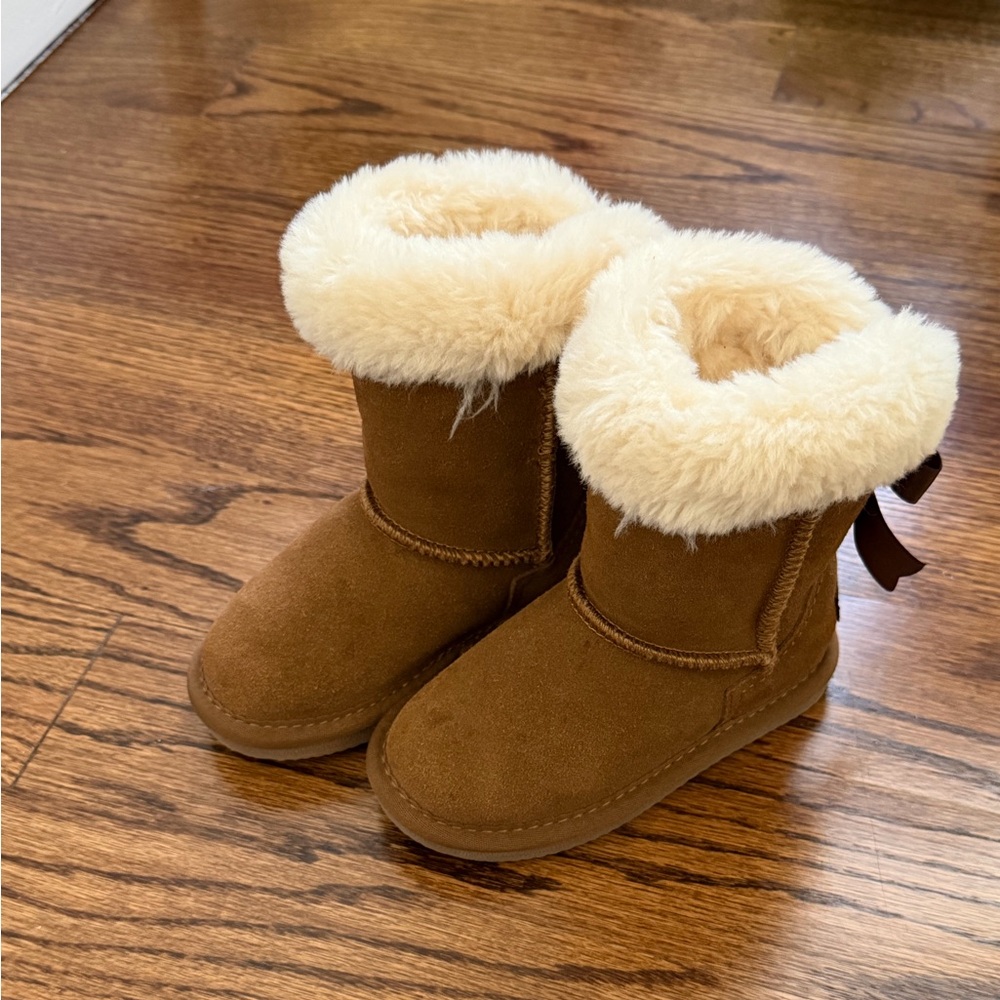 Lamo Kids Chestnut Suede Boots with Cream Faux Fur Cuff